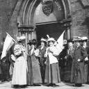  Mabel Capper and fellow Suffragettes demonstrating outside the Police Court 191