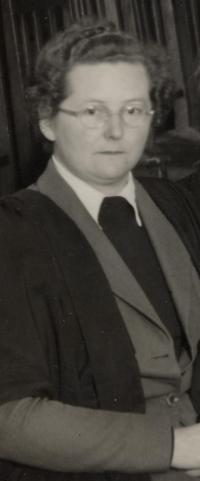 By kind permission of the Principal and Fellows’ of Lady Margaret Hall, Oxford Anne Whiteman, 1953