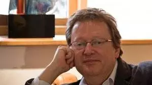 Dr Peter Claus