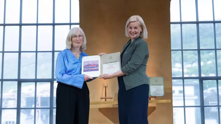 Lyndal Roper being awarded The Holberg Prize