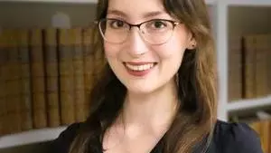 Dr Zoe Screti